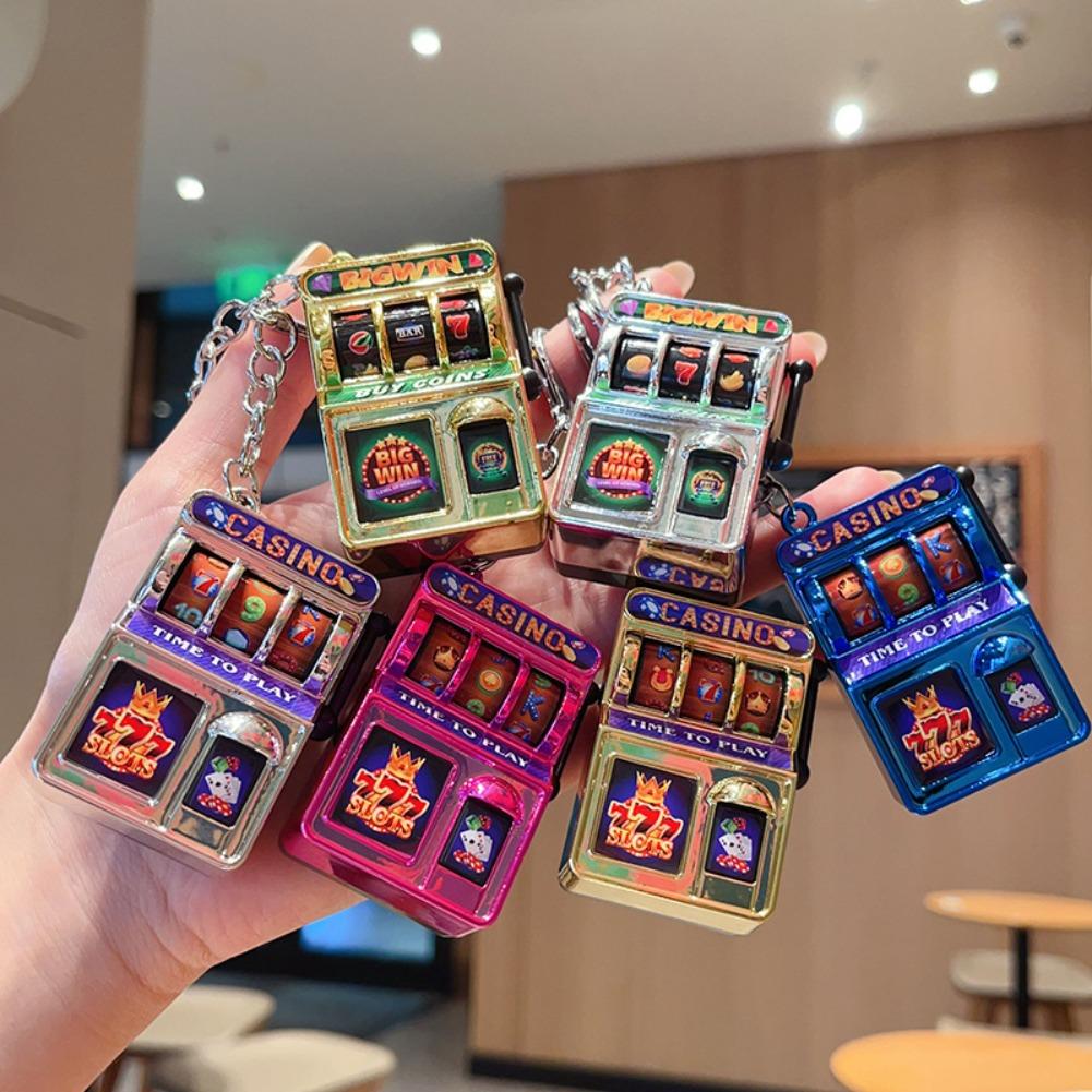 Fruit Slot Machine - พวงกุญแจรูปตู้สล็อตแฟชั่น จี้รูปผลไม้แจ็คพอตขนาดเล็ก ของตกแต่งกระเป๋าสุดสร้างสรรค์ พวงกุญแจรถยนต์ ของตกแต่งกระเป๋าสุดฮา ของขวัญ